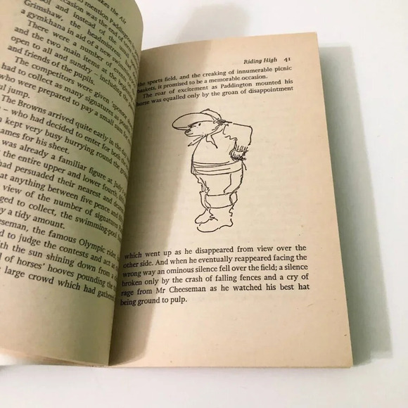 Vtg 1974 Paddington Bear  Takes The Air Armada Lion Book Paperback Michael Bond - Picture 15 of 16